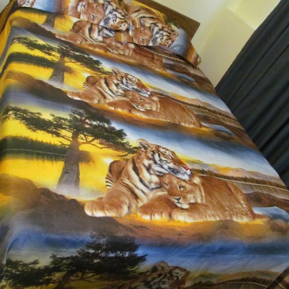 3 piece Queen Duvet cover with Two matching Pillow Covers -  Lion Design - Picture 4 of 6